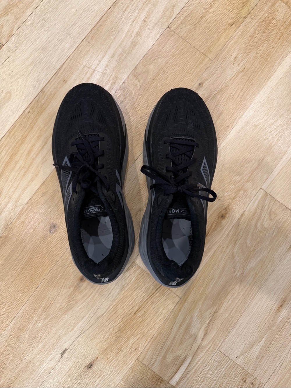 New Balance Men's Black Athletic Running Shoes with Subtle Gray Accents